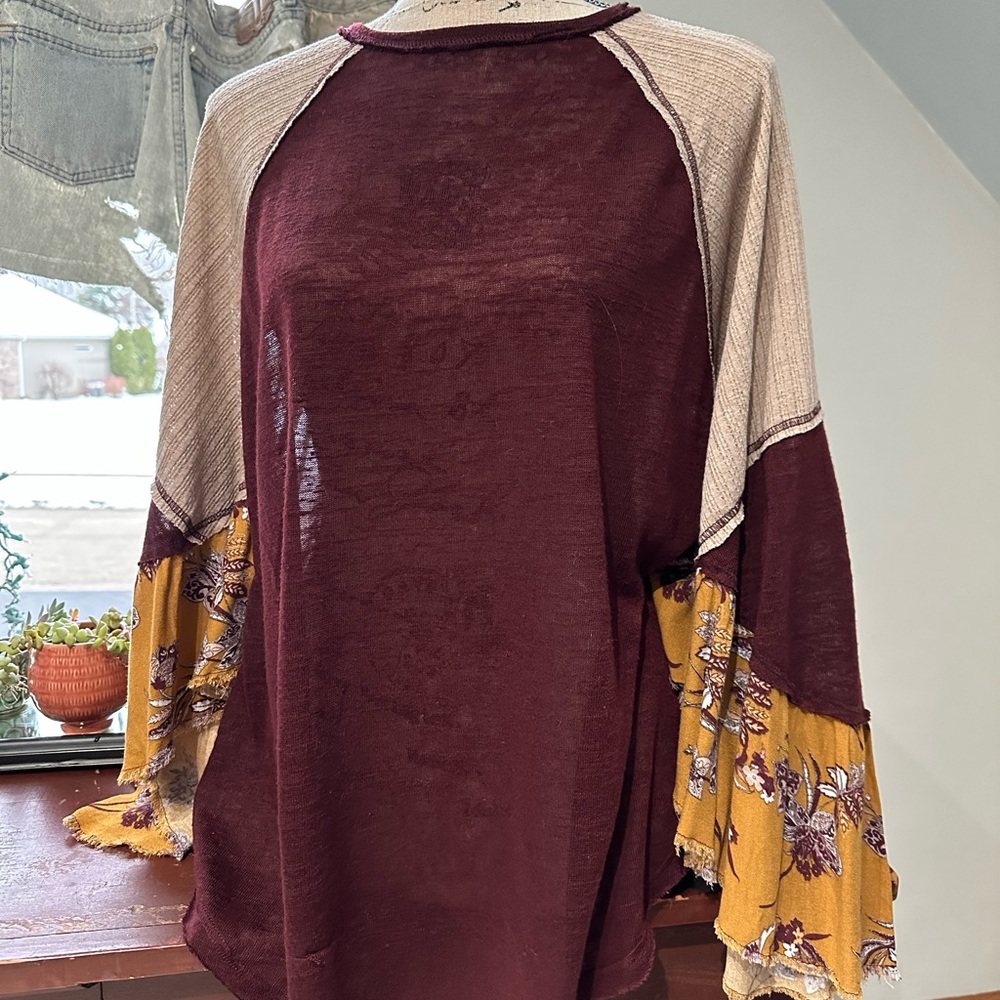 Gimmicks by BKE Buckle Lightweight Top